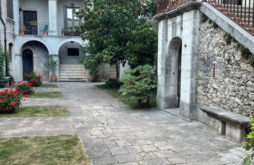 Macchia d'Isernia Casa | Residenza del Castello di Fornelli. Historic house with mountain view