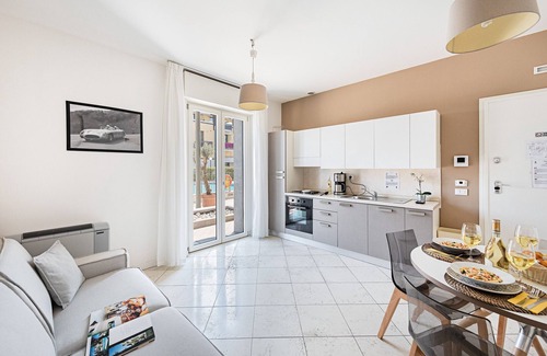 Desenzano del Garda Apartamento | Residenza Miralago with pool - Ground floor One-bedroom