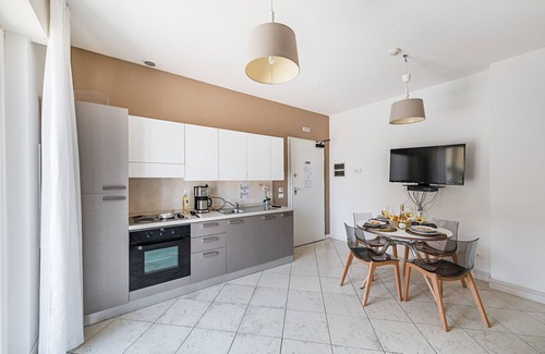 Desenzano del Garda Apartamento | Residenza Miralago with pool - Ground floor One-bedroom