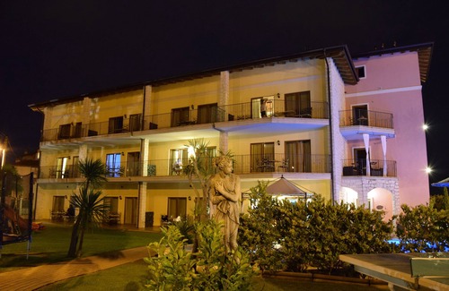 Riva del Garda Casa | Residenza Le Due Torri Apartments