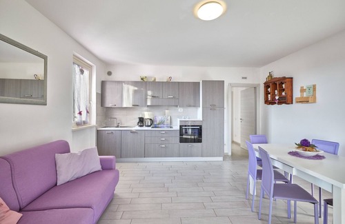 Montioni Apartamento | Residenza Pastrengo - apartment Lillà with pool and terrace