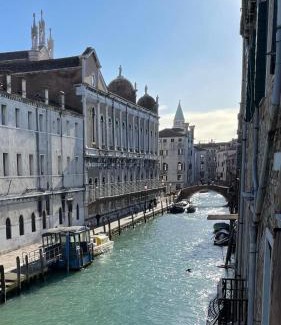 Cannaregio Apartamento | Residenza Stardust Suite with Canal View