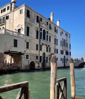 Cannaregio Apartamento | Residenza Stardust Suite with Canal View