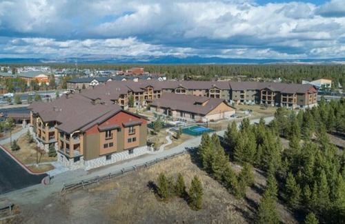 West Yellowstone Apartamento | Resort 1BD condo 1 block from Yellowstone gates with resort amenities