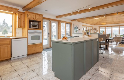 Yarmouth County Casa | RESORT 21 - A private oasis on the lake.