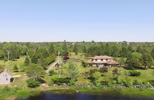 Yarmouth County Casa | RESORT 21 - A private oasis on the lake.