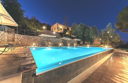 Casa Papa Villa | Antigua finca siciliana con piscina.