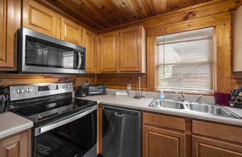 Pigeon Forge Cabina | Resort Cabin 3Br w/Hot Tub & Pool @ Dollywood