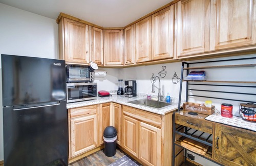 Chiloquin Apartamento | Resort Cabin on the River ~ 21 Mi to Crater Lake!