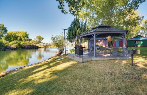Chiloquin Apartamento | Resort Cabin on the River ~ 21 Mi to Crater Lake!