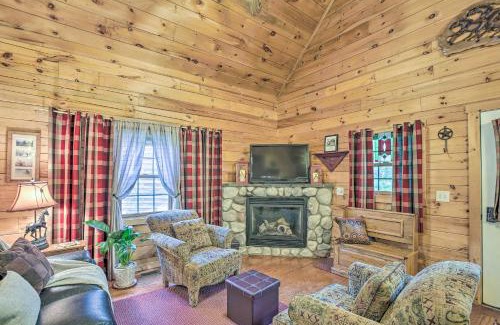 Oceana County Casa | Resort Cabin with Fire Pit Golf, Hike and Play!