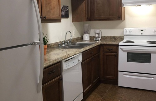 Racquet Club West Condominio | Perfecto escapada de Palm Springs. Muy bien remodelado. Cable y WiFi!