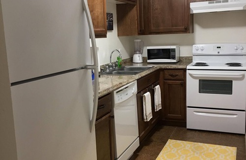 Racquet Club West Condominio | Perfecto escapada de Palm Springs. Muy bien remodelado. Cable y WiFi!