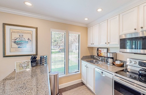 Napa Condominio | Resort condo with heated pool, tennis, hot tub, gym, washer/dryer, private patio