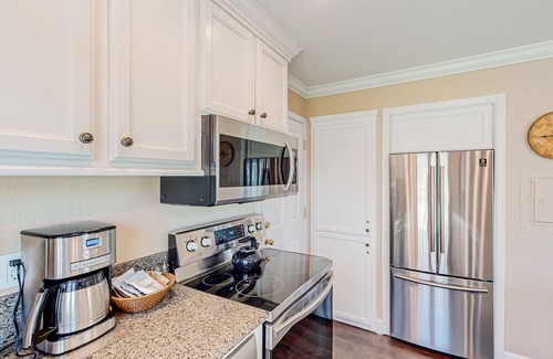 Napa Condominio | Resort condo with heated pool, tennis, hot tub, gym, washer/dryer, private patio