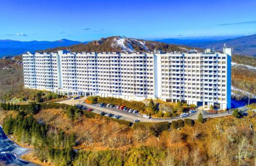 Sugar Mountain Apartamento | Resort Condo with Indoor Pool Near Sugar Mountain!