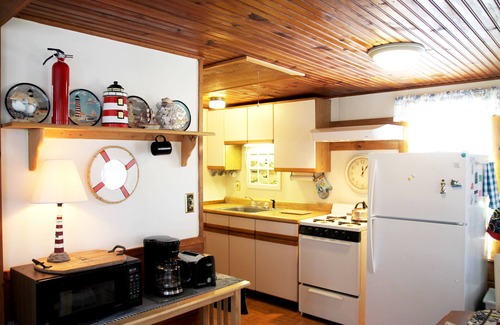 Wells Cabaña | Resort cottage with water views in Maine