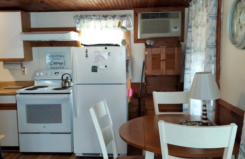 Wells Cabaña | Resort cottage with water views in Maine