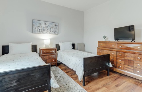 Vernon Condominio | Resort | Fireplace | Free WiFi | Pool | Hot Tub | 1st Floor | 10-14