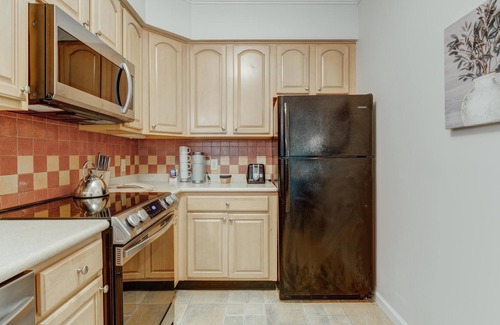 Vernon Condominio | Resort | Fireplace | Free WiFi | Pool | Hot Tub | 1st Floor | 10-14