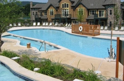 Vernon Condominio | Resort | Fireplace | Free Wifi | Pool | Hot Tub | 1st Floor | 02-14