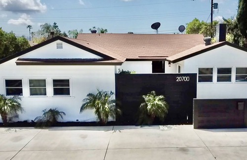 Winnetka Casa | Resort like LA home with outdoor pool oasis