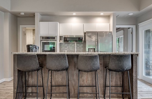 Edmond Casa | Resort living in Edmond with pool & tennis court!