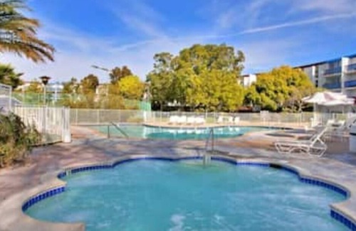 Point Loma Heights Condominio | Resort Living Just a Mile From The Beach