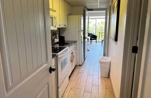 Litchfield by the Sea Condominio | Resort Living: Ocean Front cozy condo!