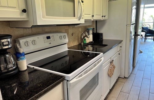 Litchfield by the Sea Condominio | Resort Living: Ocean Front cozy condo!