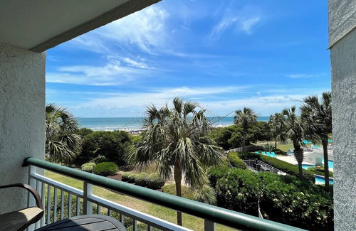 Litchfield by the Sea Condominio | Resort Living: Ocean Front cozy condo!