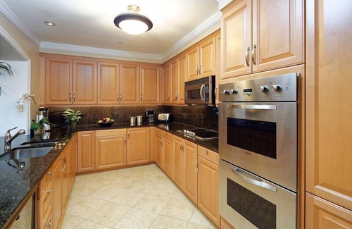 Seven Mile Beach Condominio | Resort Ocean View Apartment steps away from 7 Mile Beach at The Ritz-Carlton
