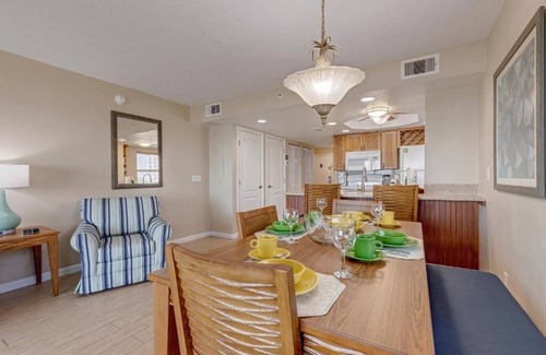 Cocoa Beach Complejo | Resort on Cocoa Beach, Beautiful Condo with pool on Beach! Family Friendly!