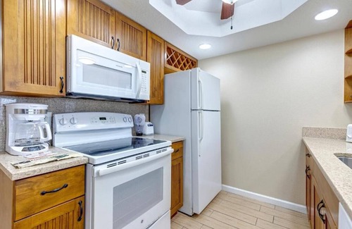 Cocoa Beach Complejo | Resort on Cocoa Beach, Beautiful Condo with pool on Beach! Family Friendly!