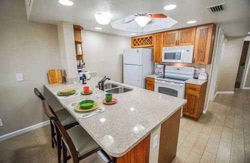 Cocoa Beach Complejo | Resort on Cocoa Beach 2-Bedroom Oceanview No disruption due to Hurricane Milton!