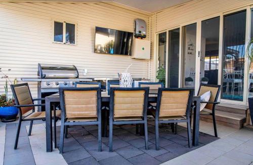 Broken Hill Casa | Resort on Morgan with Beautiful Private Pool, Pet Friendly