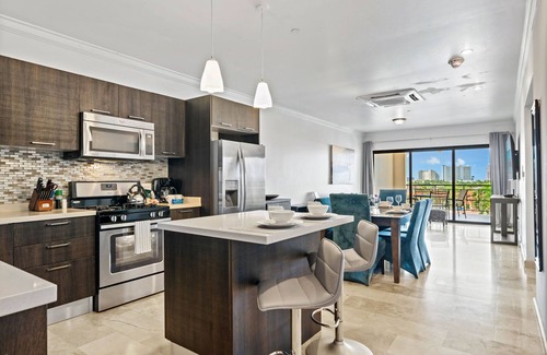 Washington Condominio | RESORT POOL! 2 MIN TO BEACH! BALCONY!