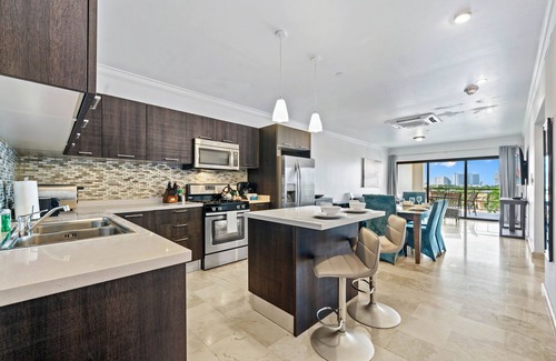 Washington Condominio | RESORT POOL! 2 MIN TO BEACH! BALCONY!