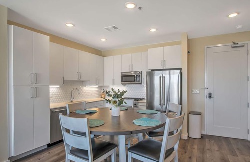 Port Aransas Condominio | Resort Pools, Golf Cart Boardwalk to the Beach, Pet Friendly