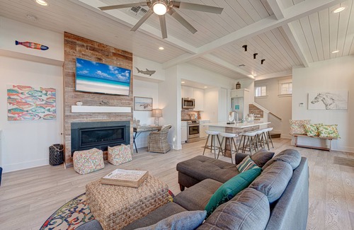 Port Aransas Cabina | Resort Pools, Pet Friendly, Golf Cart Boardwalk to Beach