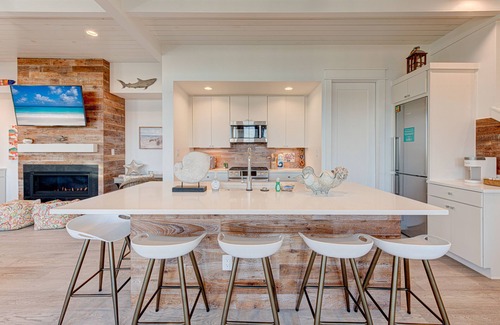 Port Aransas Cabina | Resort Pools, Pet Friendly, Golf Cart Boardwalk to Beach