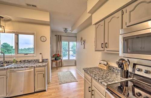 Roaring Gap Condominio | Resort Retreat w/ Pool & Impressive Golf Vistas!