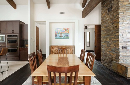 Lake Hodges Casa | Resort-Style 5 BR Retreat in Lake Hodges W Pool, Jacuzzi, Grill, Volleyball Cour