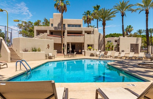 Camelback East Casa | Casa Estilo Resort en Biltmore | Piscina, Tenis y Jacuzzi Frente al Club