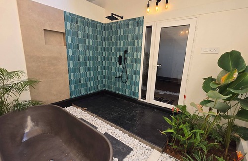 Alappuzha Cama Y Desayuno | Resort style boutique homestay with WiFi, AC, Swimming Pool in Marari, Alappuzha