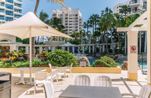 Surfers Paradise Apartamento | Resort Style Chevron Apartments Surfers Paradise by Gold Coast Travels