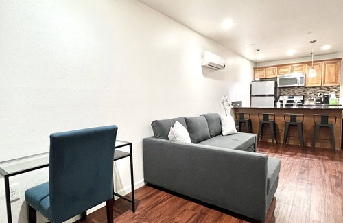Santa Ana Condominio | Resort Style Condo near Disneyland, Beaches, Los Angeles & so much more