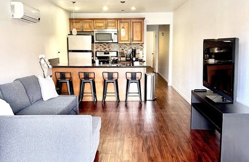 Santa Ana Condominio | Resort Style Condo near Disneyland, Beaches, Los Angeles & so much more