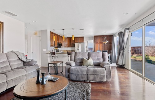 Apple Valley Casa | Resort Style House In High Dessert