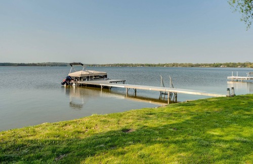 Salem Lakes Casa | Resort Style Lake Front Home. Pontoon Available.